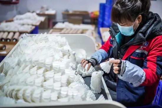 “一年涨三次”“比黄金涨得还猛！”网友吐槽：买不起