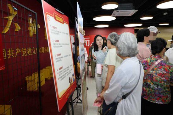 “新时代·新基金·新价值” | 公募机构联合走进三里河二区社区，共筑金融安全防线
