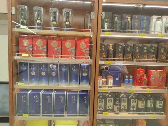 飞天茅台，跌破1600元